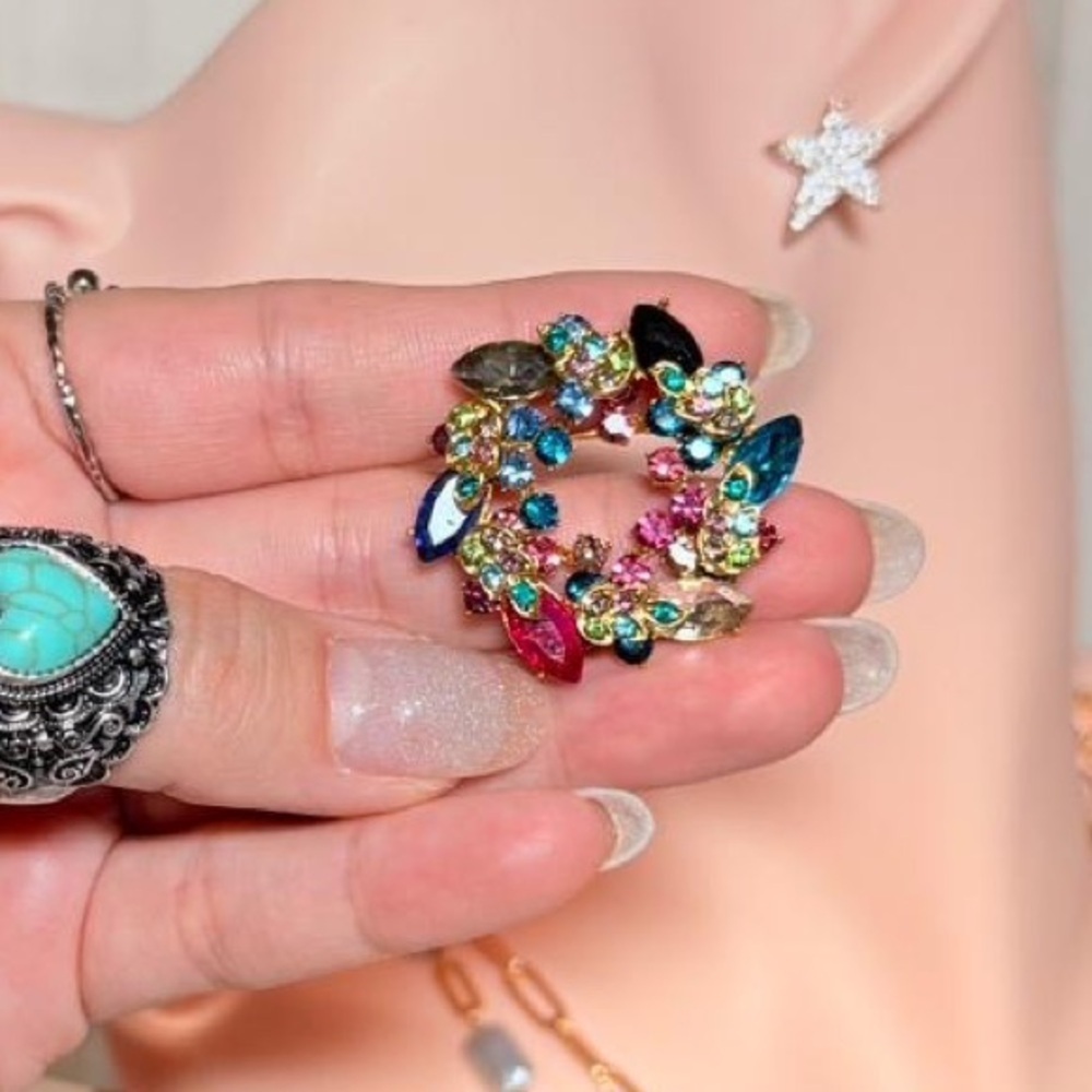 Elegant Multicolor Floral Brooch. - Picture 3 of 6